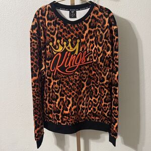Switch Remarkable- Leopard print kingsGraphic crew- XL- NWT